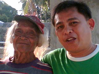 At 93, Joaquin Ligumbres still writes poetry in Spanish and Binisaya. When he was 71 years old, he enrolled in the Bachelor of Arts course at the University of Bohol where he was known as a walking dictionary.  He is shown here with Gwargz Monreal, Bukidnon-based franchisee of the Boholano-owned Madelicious Bakeshoppe chain.