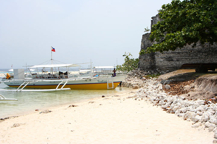 Pump boat at Pamilacan Island