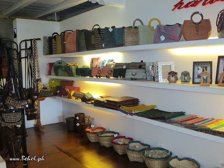 Handuman (Souvenirs) shop